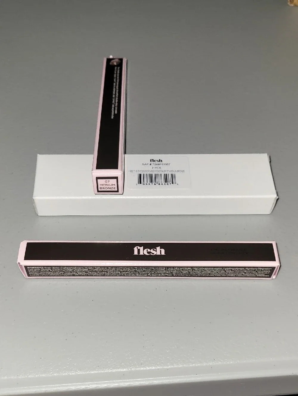 flesh Hide The Evidence Double Concealer — Medium Bronze (Pink & Black)